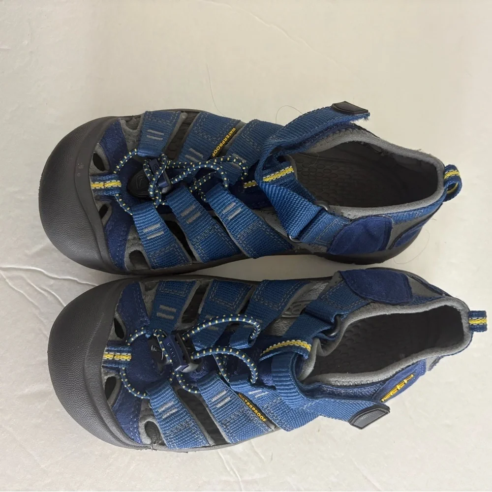 KEEN Kids Navy and Gray Sandals